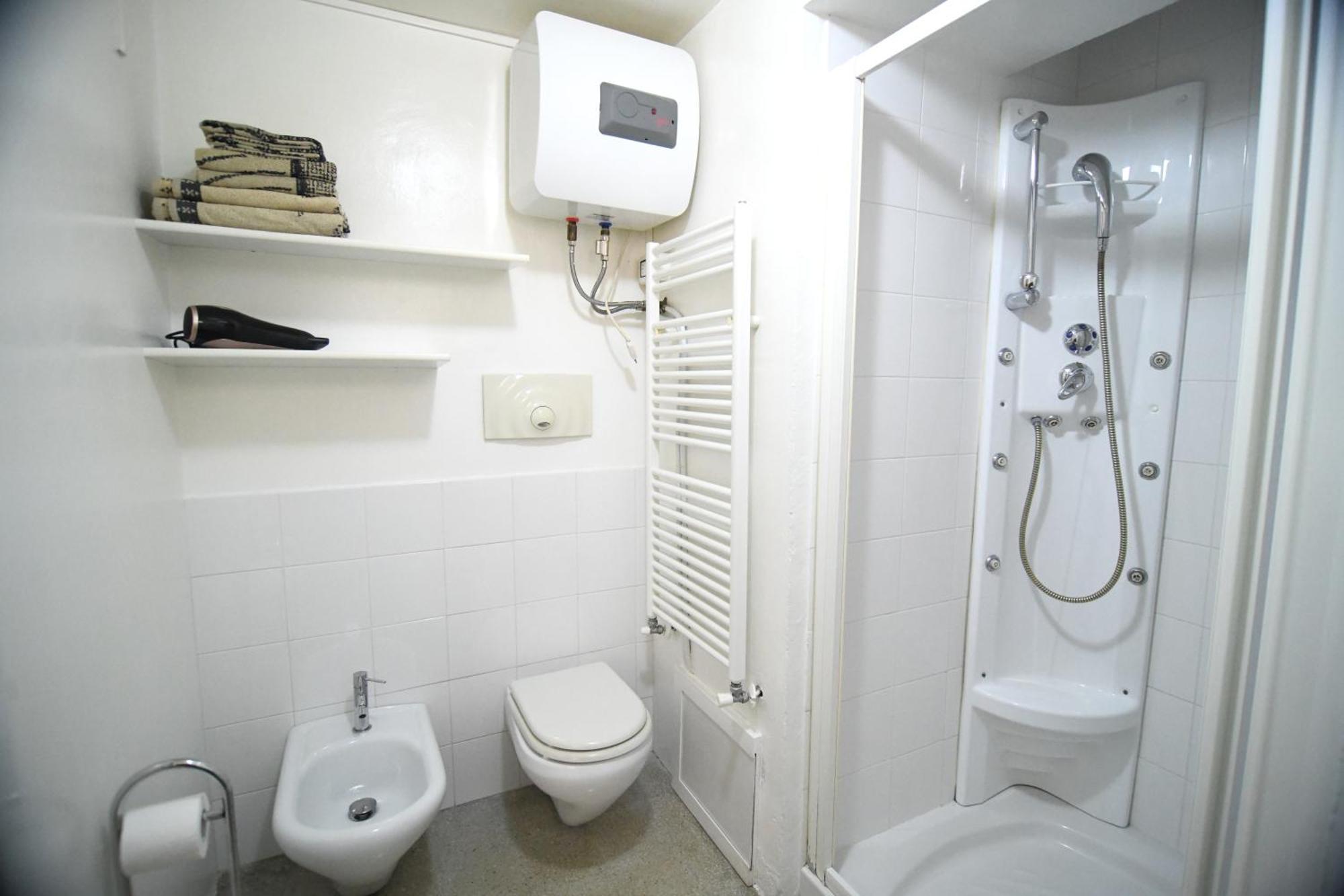 Domo Peonia Bianca Hotel Nuoro  Bilik gambar